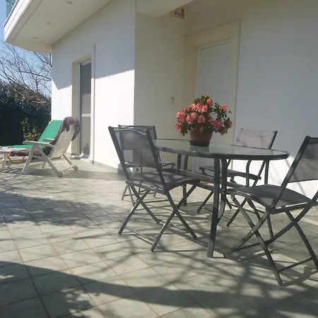 Apartament Lena Messíni